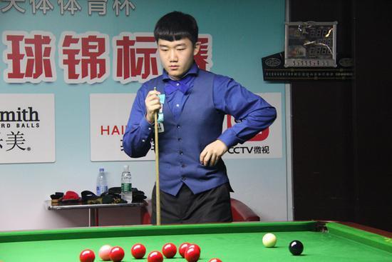 的表现充满 的表现充满